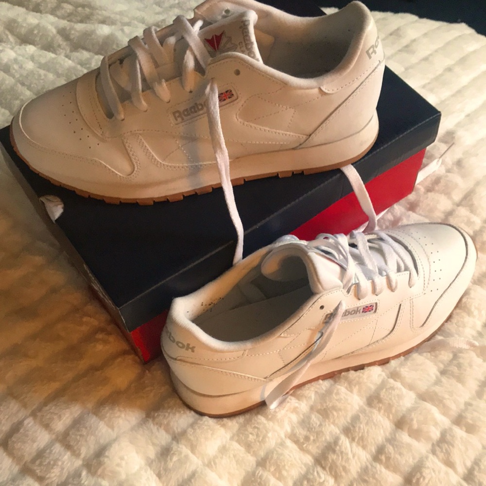 Womens classic leather shoes